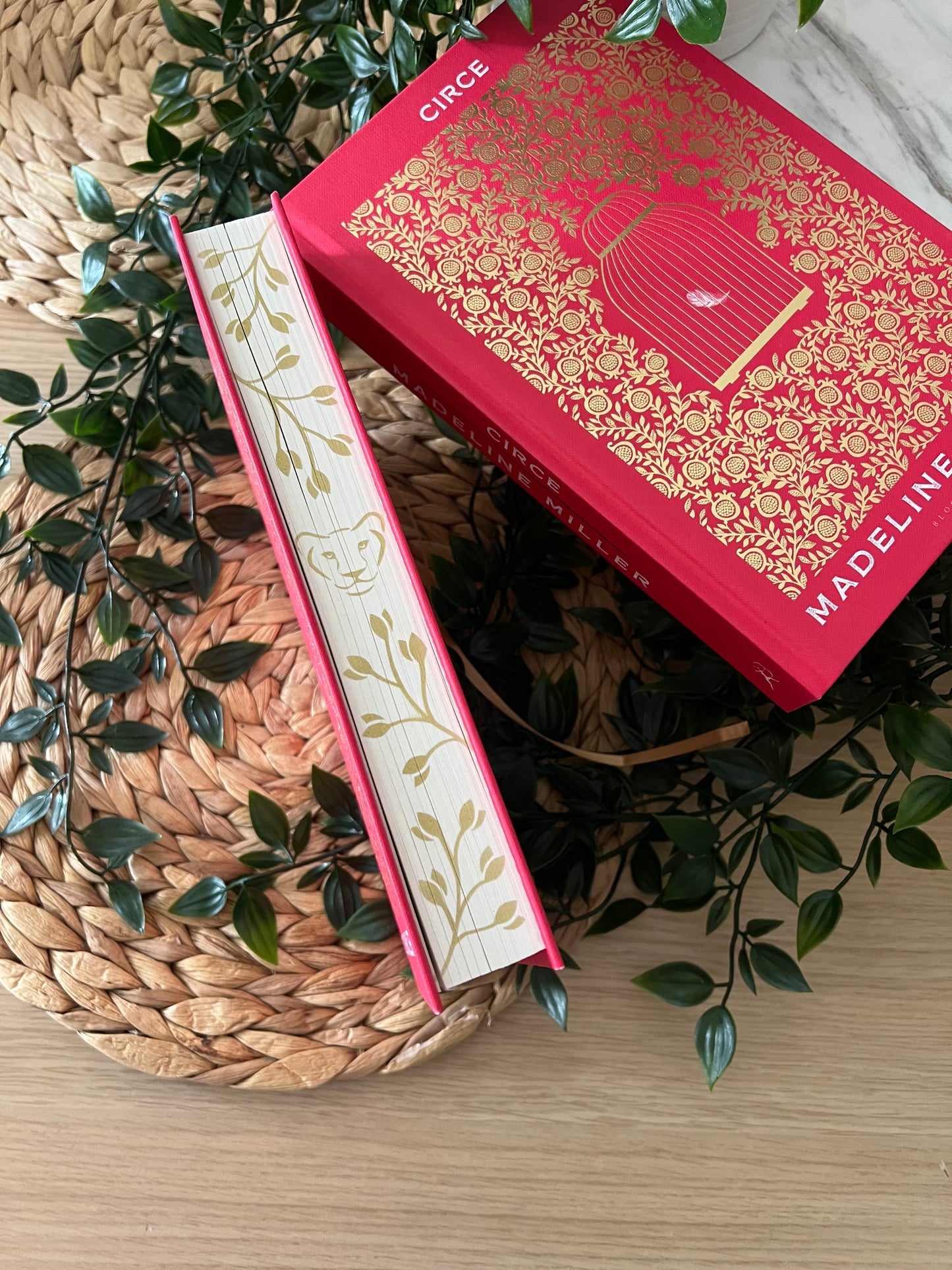 Circe Sprayed Edge Hardback (UK edition)