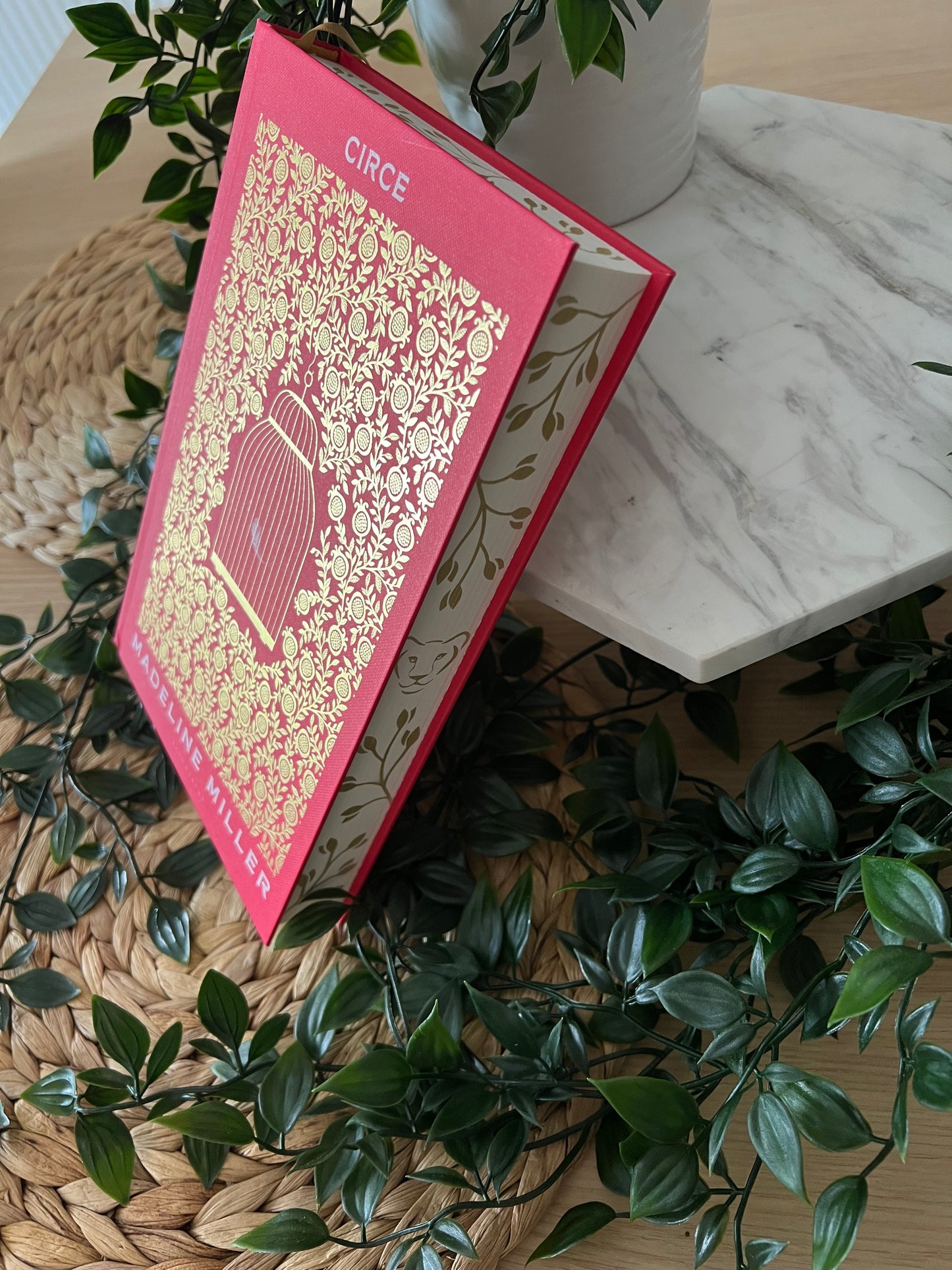 Circe Sprayed Edge Hardback (UK edition)